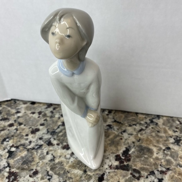 LLADRO #4873 GIRL KISSING BRAND  LOVE ROMANCE RETIRED - Picture 7 of 11